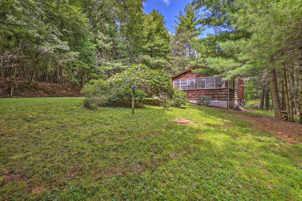Вилла Peaceful Roaring Gap Retreat With Fire Pit And Patio! Экстерьер фото